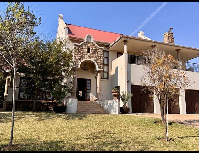 4 BEDROOM HOUSE FOR SALE IN WATERLAKE FARM LIFESTYLE ESTATE